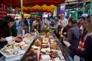 Borough_Market_cake_stall,_London,_England_-_Oct_2008